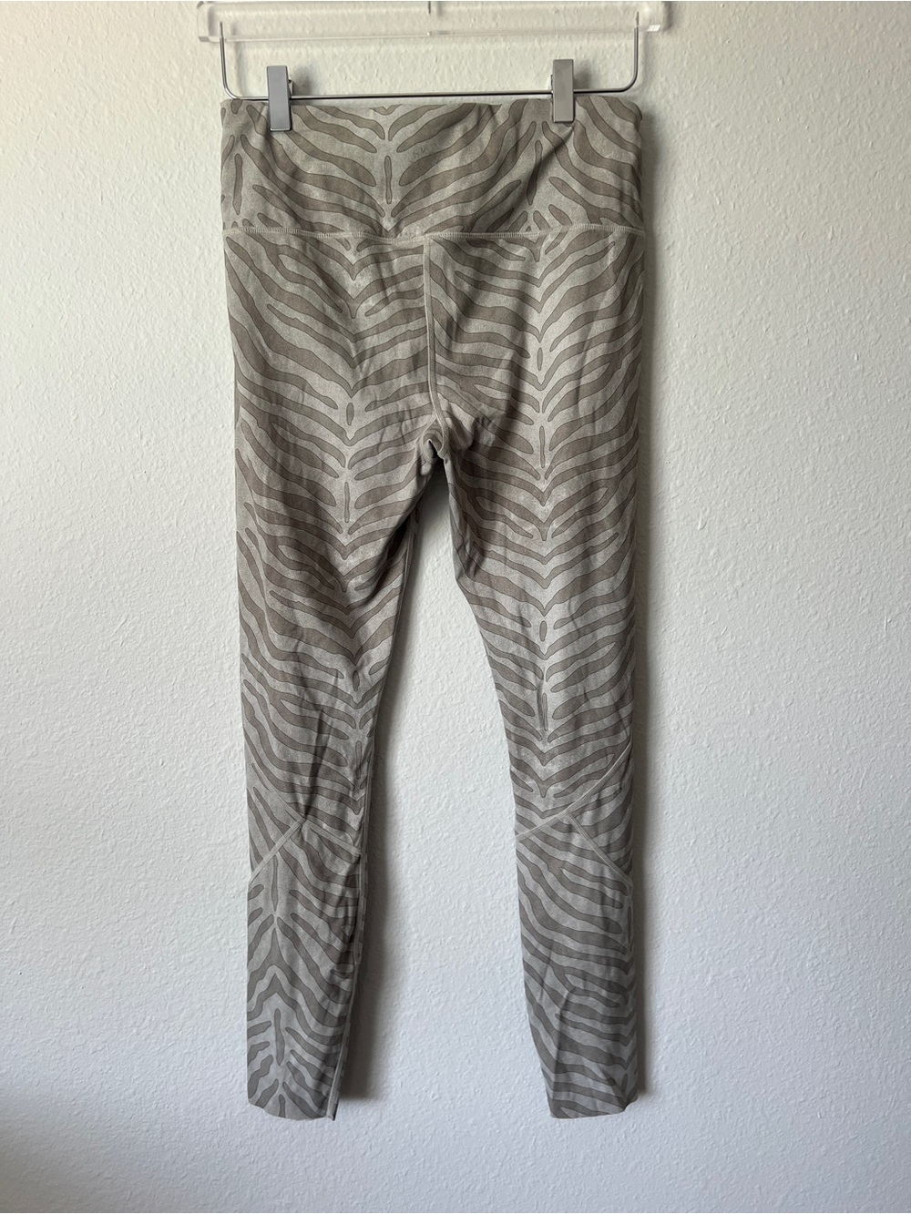 Varley Bedford tight zebra print leggings size Medium - Picture 2 of 3